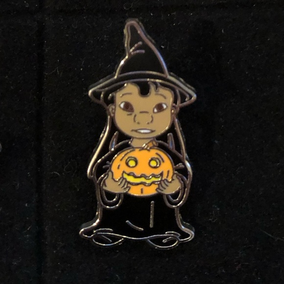 Disney Accessories - Disney Halloween Lilo Pin
